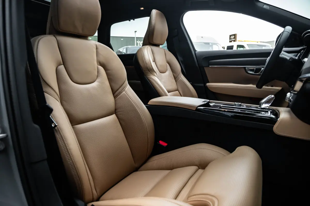 2.0 T8 Plug-in hybrid AWD Ultra Dark | Panoramadak | 360 Camera | Bowers & Wilkins | Stoelventilatie | Leder