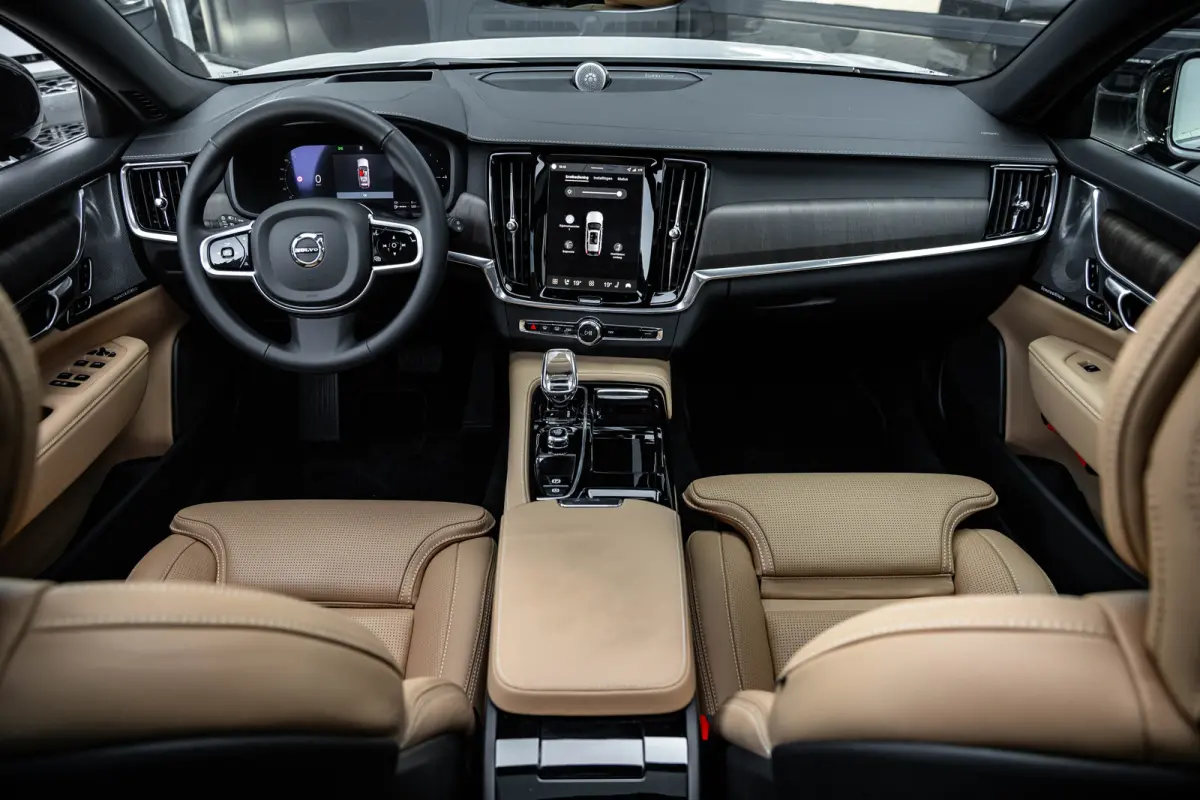 2.0 T8 Plug-in hybrid AWD Ultra Dark | Panoramadak | 360 Camera | Bowers & Wilkins | Stoelventilatie | Leder