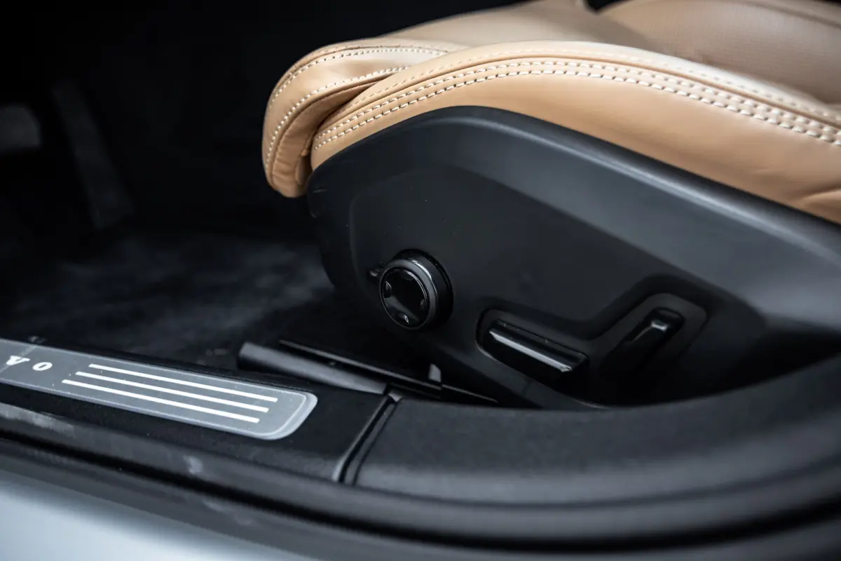 2.0 T8 Plug-in hybrid AWD Ultra Dark | Panoramadak | 360 Camera | Bowers & Wilkins | Stoelventilatie | Leder