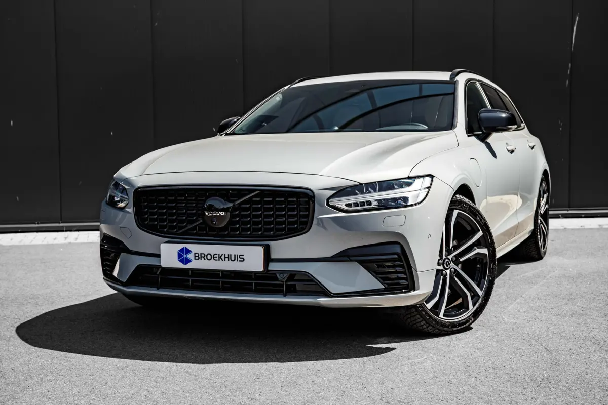 2.0 T8 Plug-in hybrid AWD Ultra Dark | Panoramadak | 360 Camera | Bowers & Wilkins | Stoelventilatie | Leder