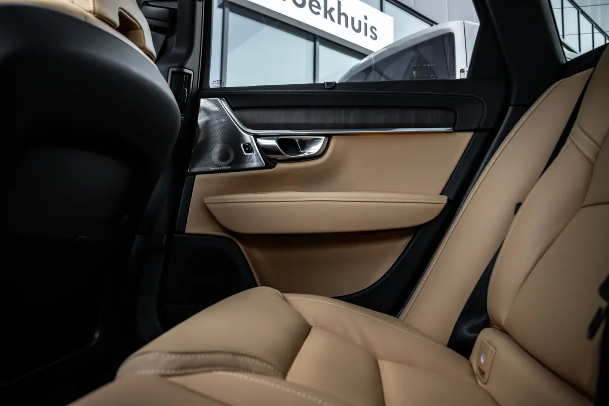 2.0 T8 Plug-in hybrid AWD Ultra Dark | Panoramadak | 360 Camera | Bowers & Wilkins | Stoelventilatie | Leder