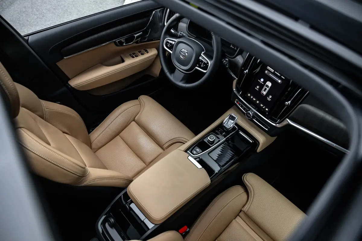 2.0 T8 Plug-in hybrid AWD Ultra Dark | Panoramadak | 360 Camera | Bowers & Wilkins | Stoelventilatie | Leder
