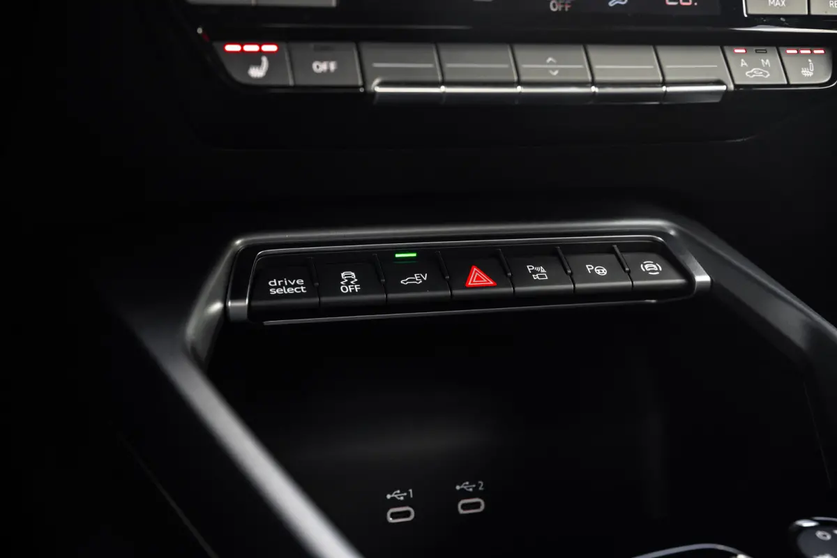 45 TFSI e S edition Competition | Carbon Spoiler | Panoramadak | Stoelverwarming | Achteruitrijcamera |