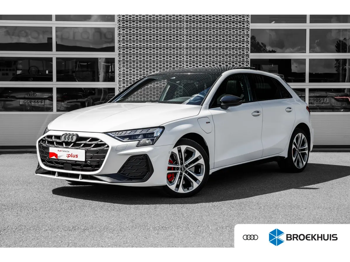 45 TFSI e S edition Competition | Carbon Spoiler | Panoramadak | Stoelverwarming | Achteruitrijcamera |