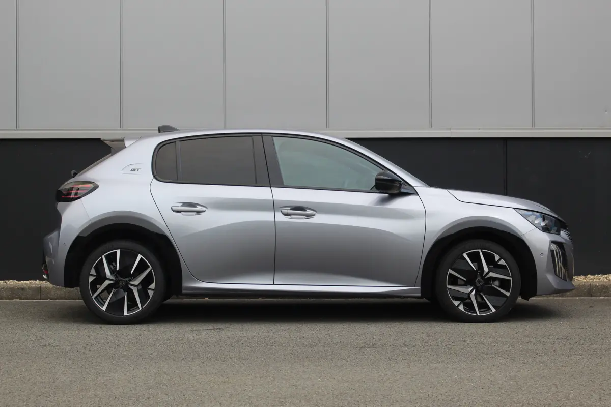 1.2 Hybrid 145 e-DCS6 GT | Adap. Cruise C. | 360 Camera | Navi | Dodehoeksens. | Full-LED | Climate C. | KeyLess | PDC V&A | CarPlay | 17" LMV | Privacy Glass | Adap. Cruise C. | 360 Camera 