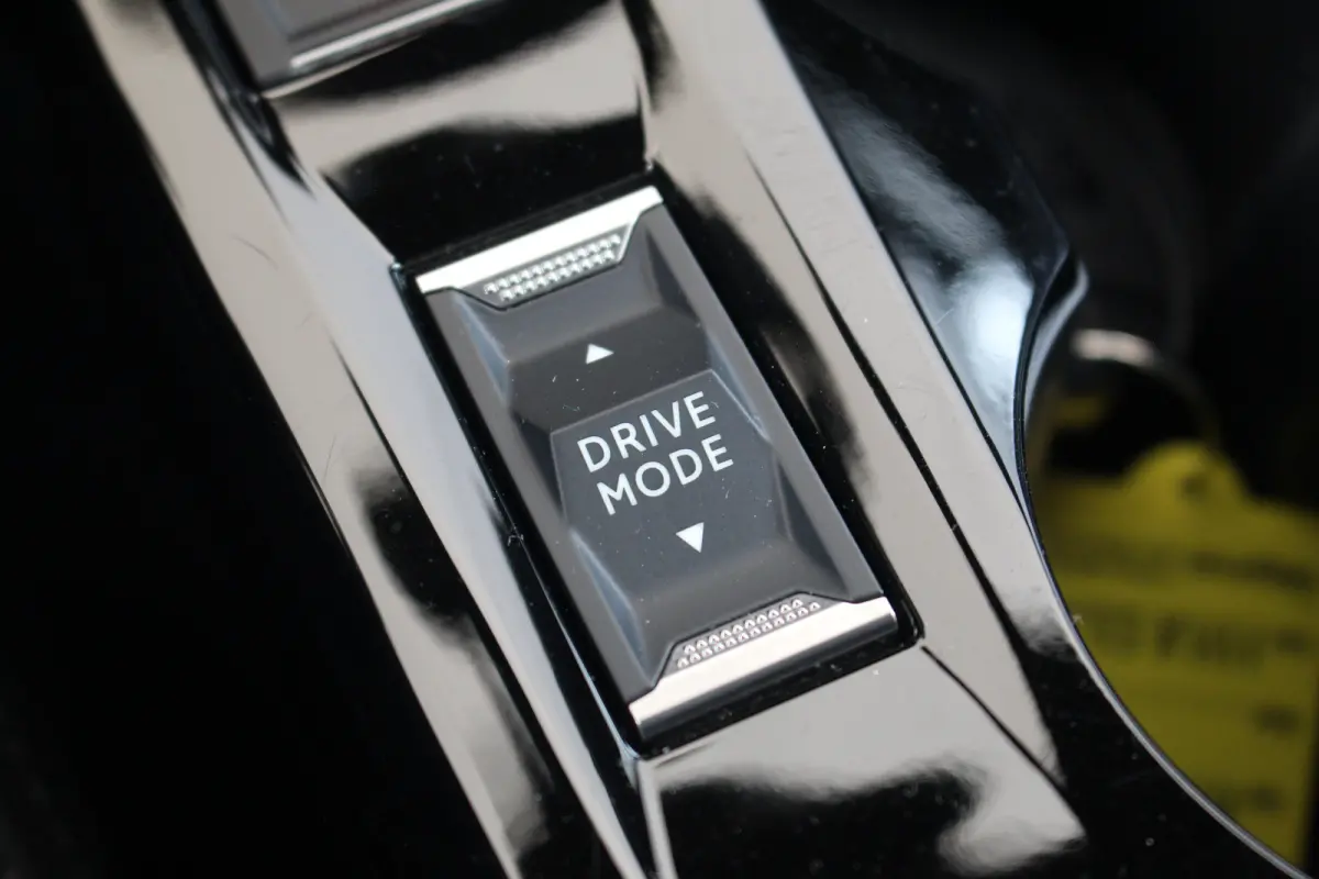 1.2 Hybrid 145 e-DCS6 GT | Adap. Cruise C. | 360 Camera | Navi | Dodehoeksens. | Full-LED | Climate C. | KeyLess | PDC V&A | CarPlay | 17" LMV | Privacy Glass | Adap. Cruise C. | 360 Camera 