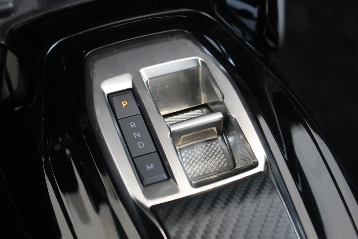 1.2 Hybrid 145 e-DCS6 GT | Adap. Cruise C. | 360 Camera | Navi | Dodehoeksens. | Full-LED | Climate C. | KeyLess | PDC V&A | CarPlay | 17" LMV | Privacy Glass | Adap. Cruise C. | 360 Camera 