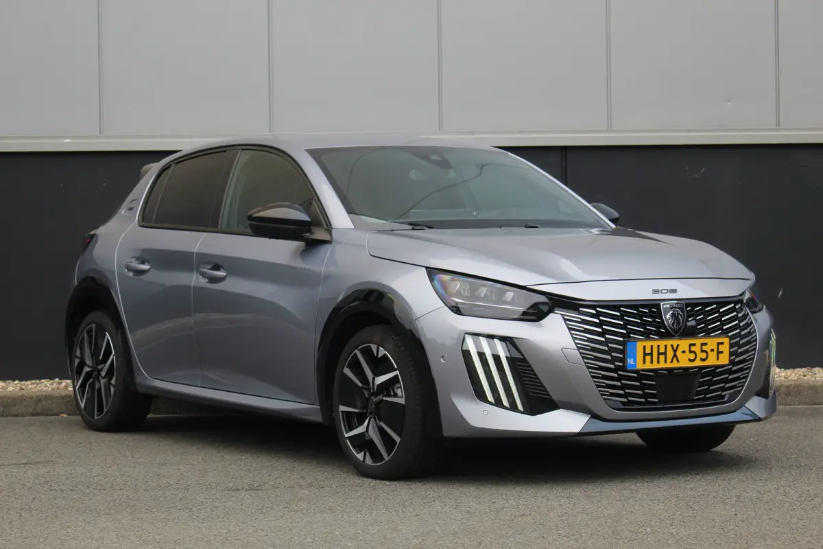 1.2 Hybrid 145 e-DCS6 GT | Adap. Cruise C. | 360 Camera | Navi | Dodehoeksens. | Full-LED | Climate C. | KeyLess | PDC V&A | CarPlay | 17" LMV | Privacy Glass | Adap. Cruise C. | 360 Camera 