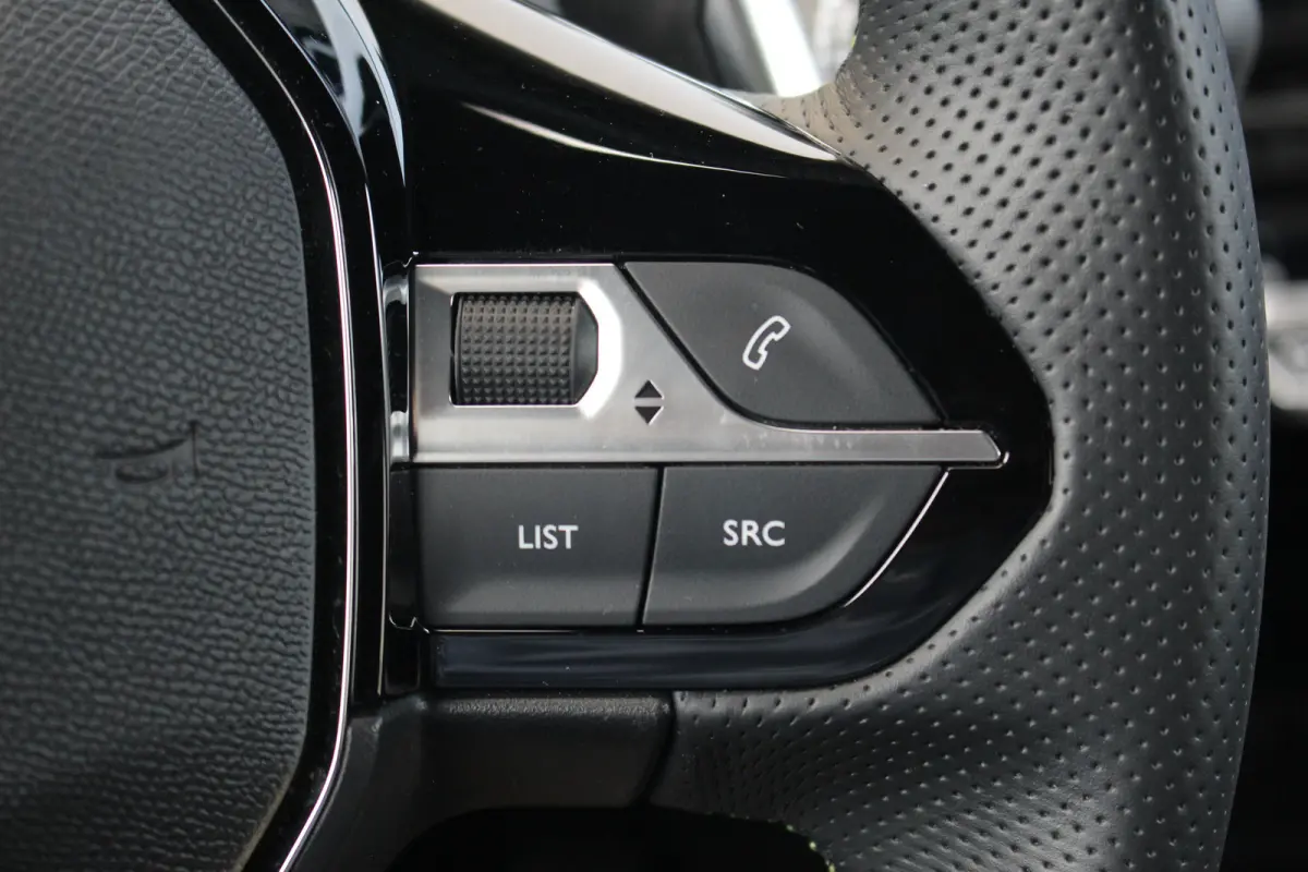 1.2 Hybrid 145 e-DCS6 GT | Adap. Cruise C. | 360 Camera | Navi | Dodehoeksens. | Full-LED | Climate C. | KeyLess | PDC V&A | CarPlay | 17" LMV | Privacy Glass | Adap. Cruise C. | 360 Camera 