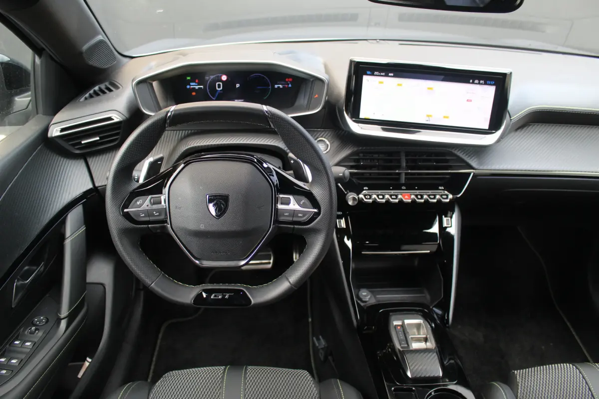 1.2 Hybrid 145 e-DCS6 GT | Adap. Cruise C. | 360 Camera | Navi | Dodehoeksens. | Full-LED | Climate C. | KeyLess | PDC V&A | CarPlay | 17" LMV | Privacy Glass | Adap. Cruise C. | 360 Camera 