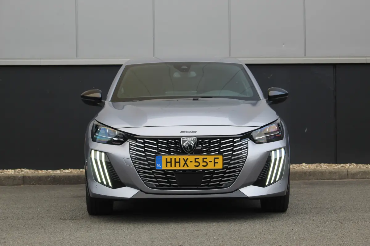1.2 Hybrid 145 e-DCS6 GT | Adap. Cruise C. | 360 Camera | Navi | Dodehoeksens. | Full-LED | Climate C. | KeyLess | PDC V&A | CarPlay | 17" LMV | Privacy Glass | Adap. Cruise C. | 360 Camera 