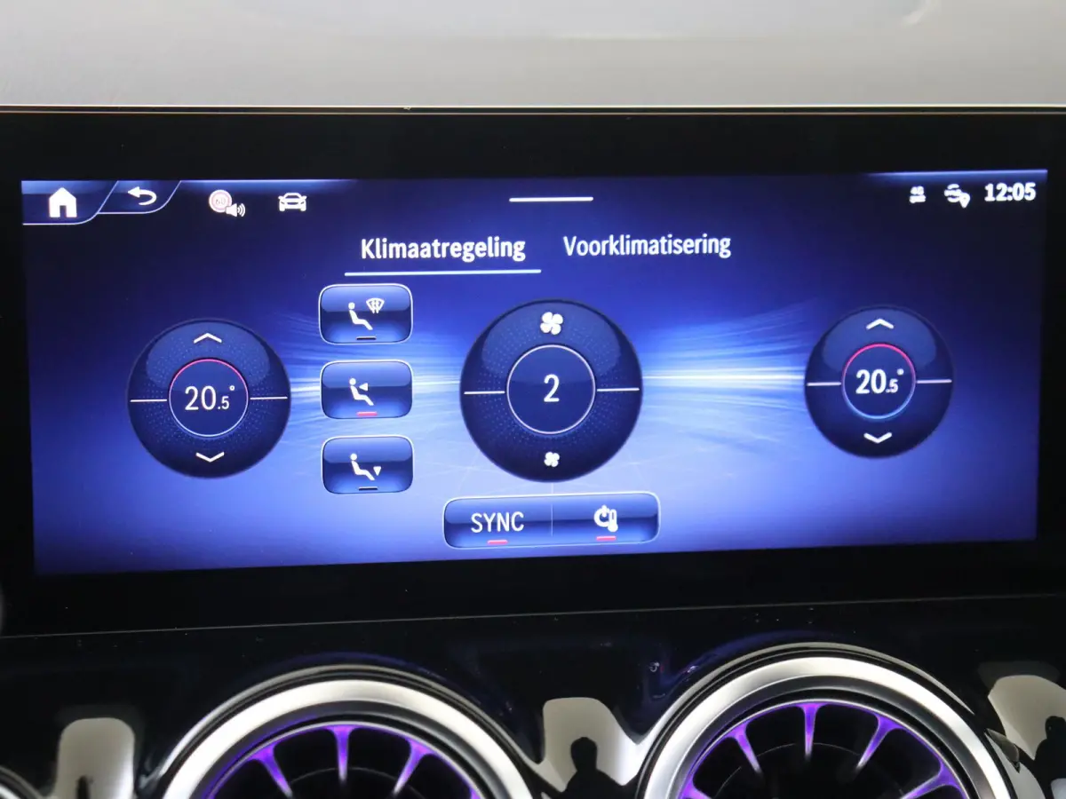 250 e Business Solution AMG Panoramadak / Keyless / Nightpakket / Parkeercamera / 19'' Multispaak / Stoelverwaming /