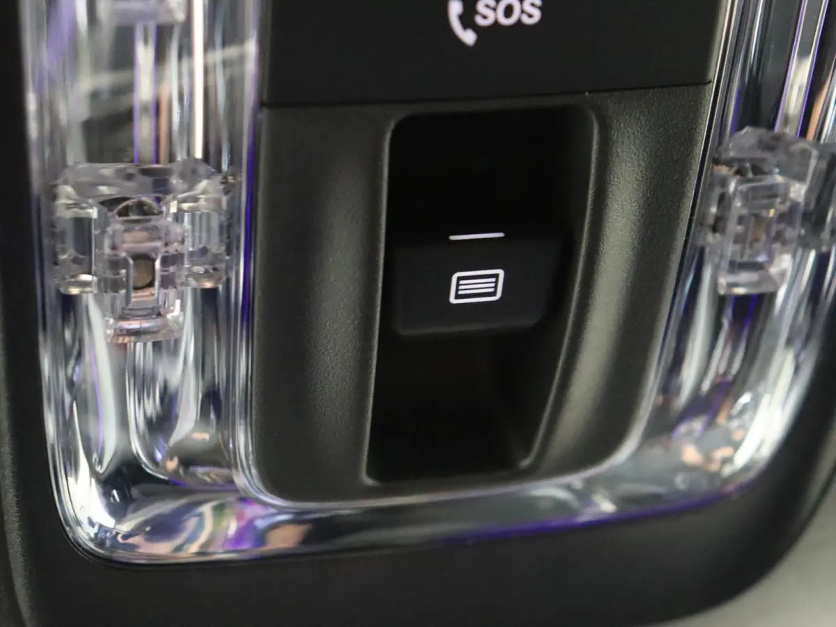250 e Business Solution AMG Panoramadak / Keyless / Nightpakket / Parkeercamera / 19'' Multispaak / Stoelverwaming /