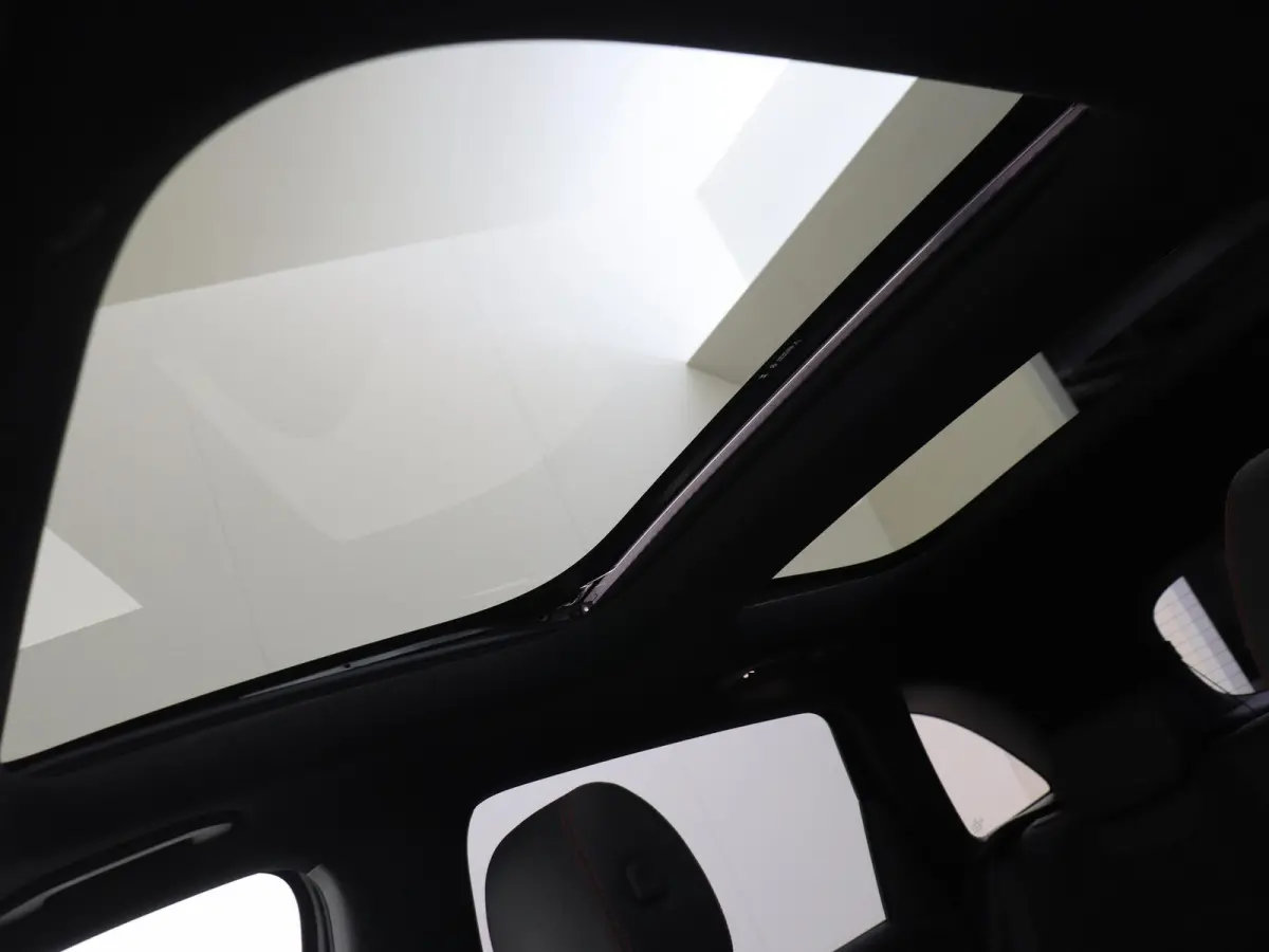 250 e Business Solution AMG Panoramadak / Keyless / Nightpakket / Parkeercamera / 19'' Multispaak / Stoelverwaming /