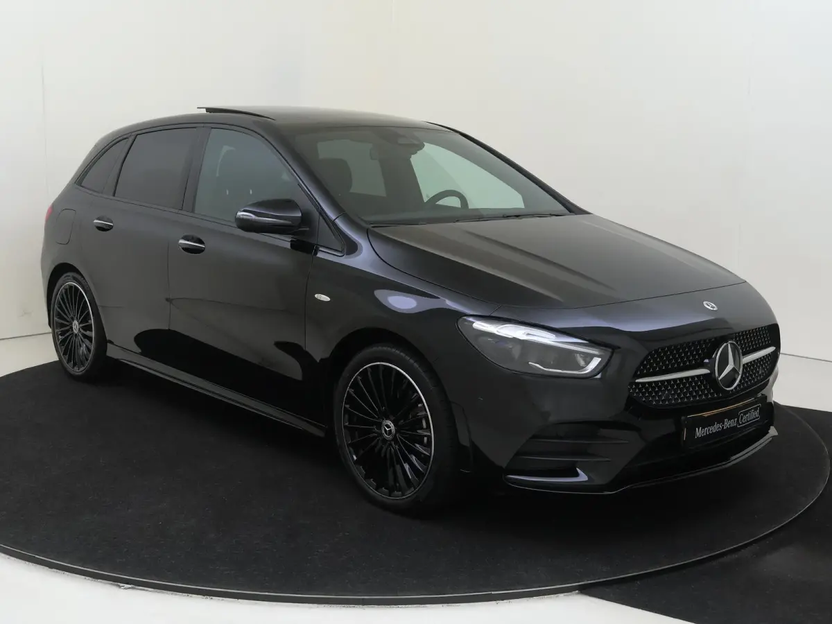250 e Business Solution AMG Panoramadak / Keyless / Nightpakket / Parkeercamera / 19'' Multispaak / Stoelverwaming /