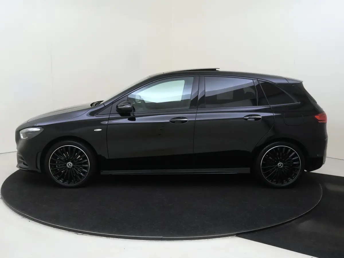 250 e Business Solution AMG Panoramadak / Keyless / Nightpakket / Parkeercamera / 19'' Multispaak / Stoelverwaming /