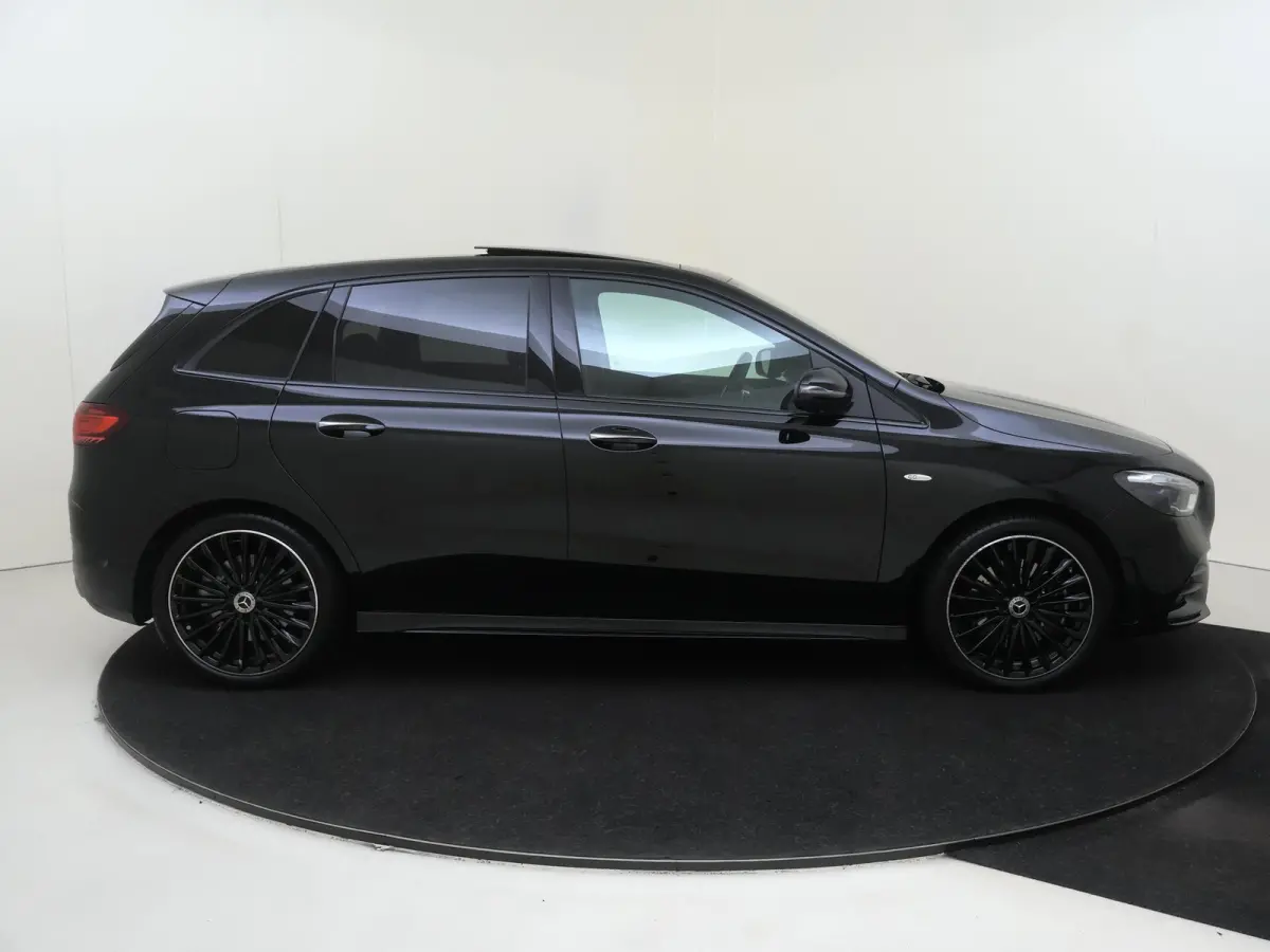 250 e Business Solution AMG Panoramadak / Keyless / Nightpakket / Parkeercamera / 19'' Multispaak / Stoelverwaming /