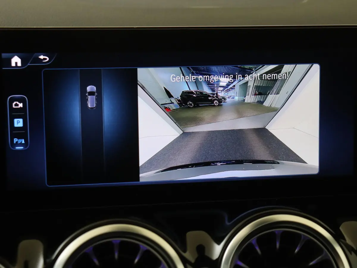 250 e Business Solution AMG Panoramadak / Keyless / Nightpakket / Parkeercamera / 19'' Multispaak / Stoelverwaming /