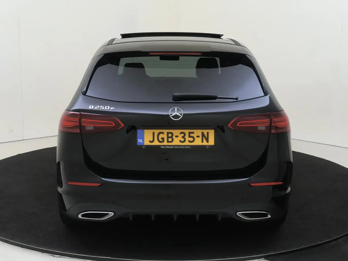 250 e Business Solution AMG Panoramadak / Keyless / Nightpakket / Parkeercamera / 19'' Multispaak / Stoelverwaming /