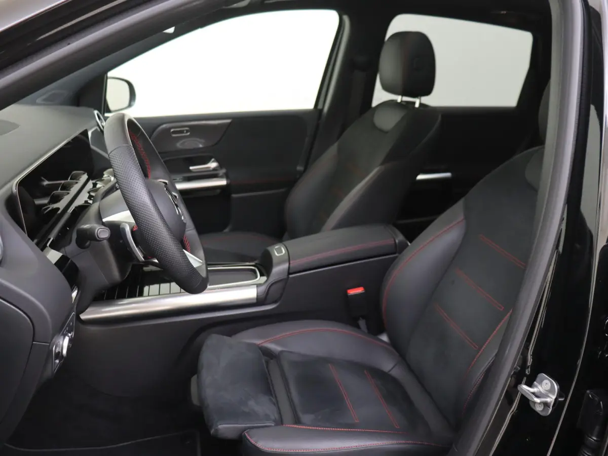 250 e Business Solution AMG Panoramadak / Keyless / Nightpakket / Parkeercamera / 19'' Multispaak / Stoelverwaming /
