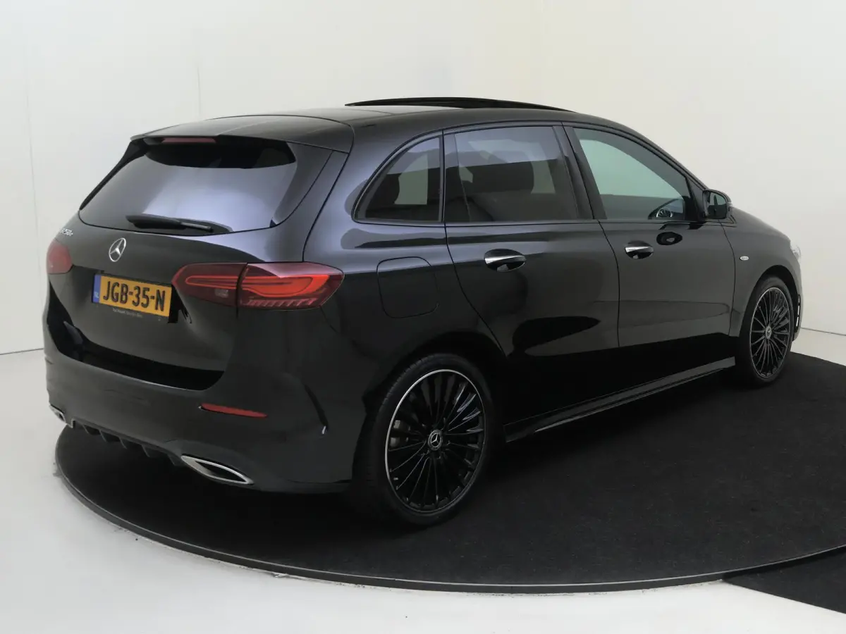 250 e Business Solution AMG Panoramadak / Keyless / Nightpakket / Parkeercamera / 19'' Multispaak / Stoelverwaming /