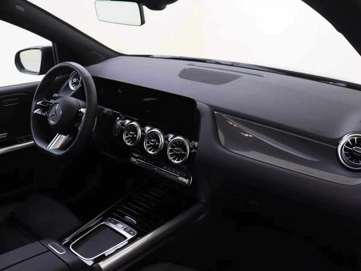250 e Business Solution AMG Panoramadak / Keyless / Nightpakket / Parkeercamera / 19'' Multispaak / Stoelverwaming /