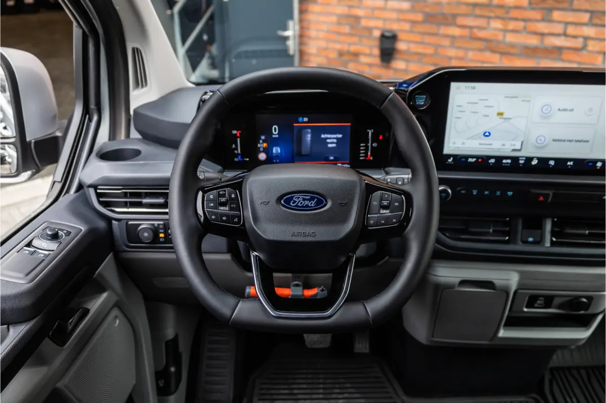 300 2.0 TDCI L2H1 Limited DC | BPM VRIJ | Dubbel Cabine | Elec schuifdeuren | ACC | Blind Spot | 360 Camera | CarPlay | Navigatie | Stoelverwarming | 5-Zitter | BPM Vrij