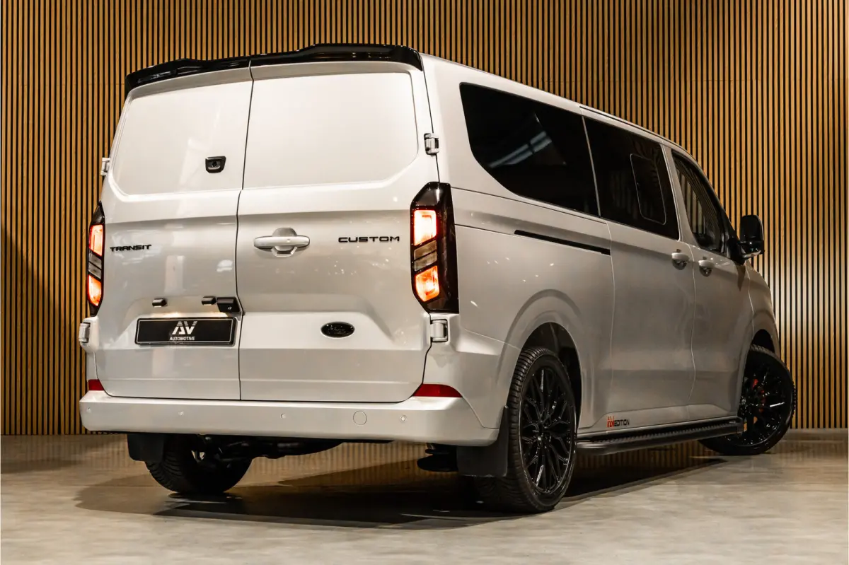 300 2.0 TDCI L2H1 Limited DC | BPM VRIJ | Dubbel Cabine | Elec schuifdeuren | ACC | Blind Spot | 360 Camera | CarPlay | Navigatie | Stoelverwarming | 5-Zitter | BPM Vrij