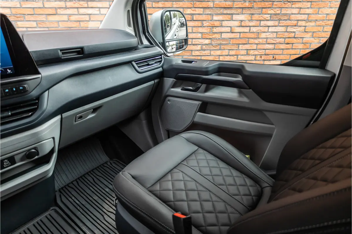 300 2.0 TDCI L2H1 Limited DC | BPM VRIJ | Dubbel Cabine | Elec schuifdeuren | ACC | Blind Spot | 360 Camera | CarPlay | Navigatie | Stoelverwarming | 5-Zitter | BPM Vrij