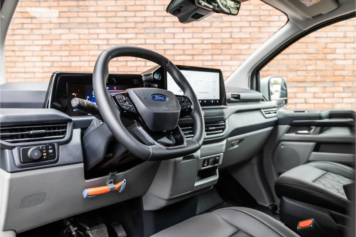300 2.0 TDCI L2H1 Limited DC | BPM VRIJ | Dubbel Cabine | Elec schuifdeuren | ACC | Blind Spot | 360 Camera | CarPlay | Navigatie | Stoelverwarming | 5-Zitter | BPM Vrij
