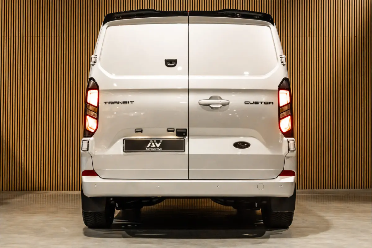 300 2.0 TDCI L2H1 Limited DC | BPM VRIJ | Dubbel Cabine | Elec schuifdeuren | ACC | Blind Spot | 360 Camera | CarPlay | Navigatie | Stoelverwarming | 5-Zitter | BPM Vrij