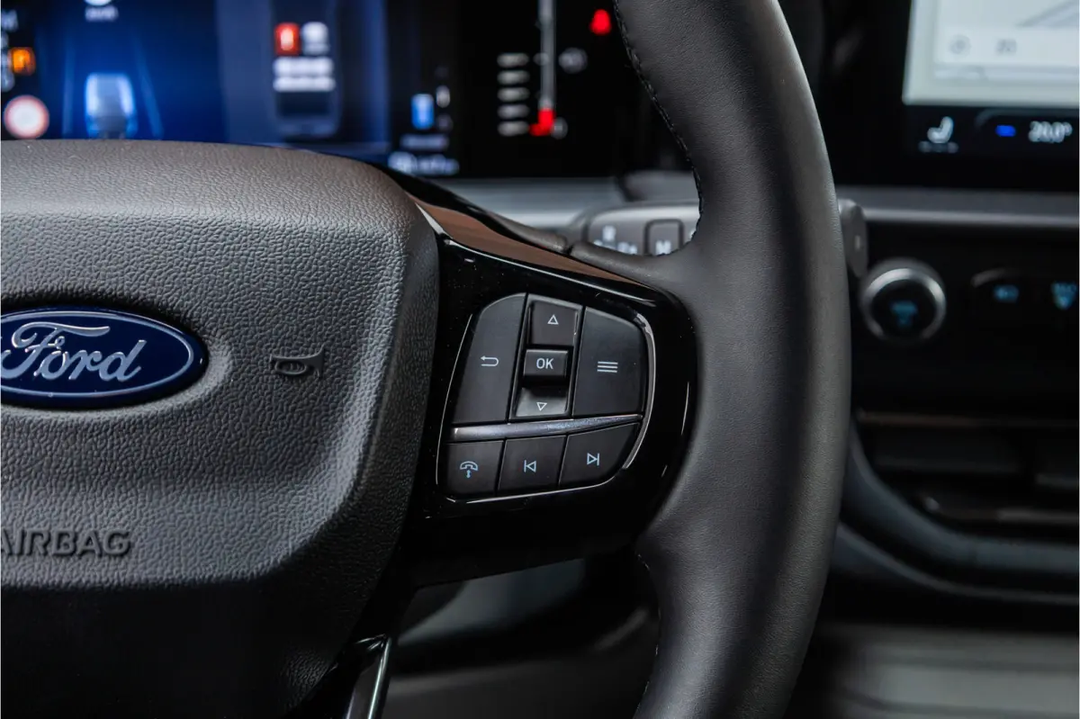300 2.0 TDCI L2H1 Limited DC | BPM VRIJ | Dubbel Cabine | Elec schuifdeuren | ACC | Blind Spot | 360 Camera | CarPlay | Navigatie | Stoelverwarming | 5-Zitter | BPM Vrij