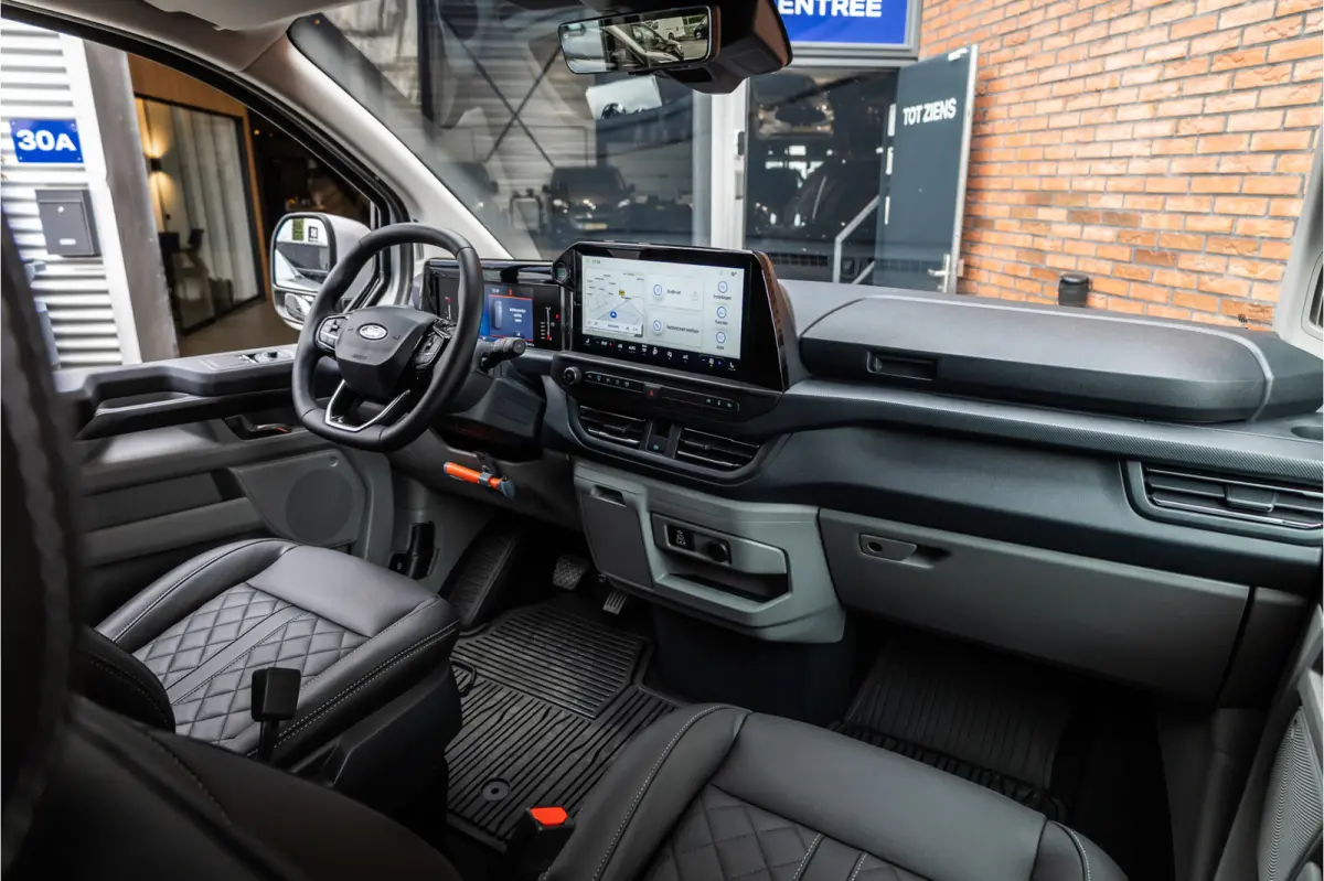 300 2.0 TDCI L2H1 Limited DC | BPM VRIJ | Dubbel Cabine | Elec schuifdeuren | ACC | Blind Spot | 360 Camera | CarPlay | Navigatie | Stoelverwarming | 5-Zitter | BPM Vrij