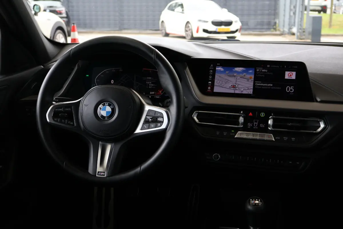 118i | M Sportpakket | Apple Carplay/Android Auto | Park Distance Control voor/achter