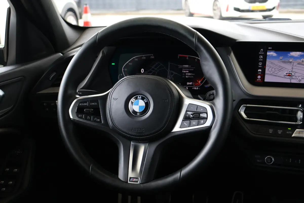 118i | M Sportpakket | Apple Carplay/Android Auto | Park Distance Control voor/achter