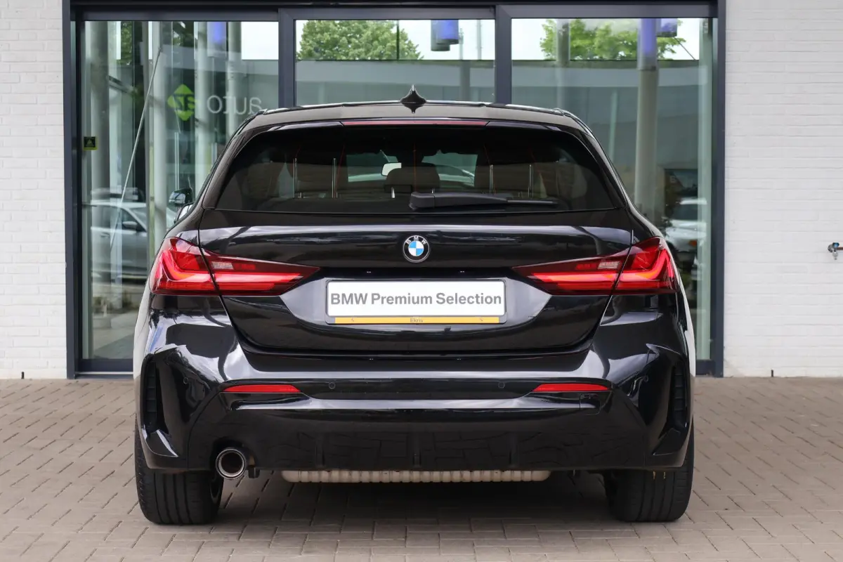 118i | M Sportpakket | Apple Carplay/Android Auto | Park Distance Control voor/achter