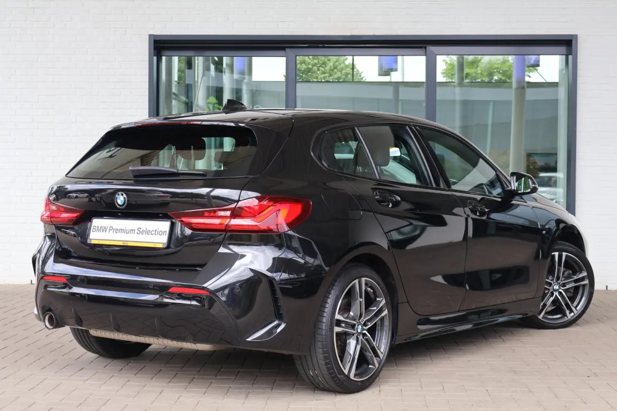 118i | M Sportpakket | Apple Carplay/Android Auto | Park Distance Control voor/achter