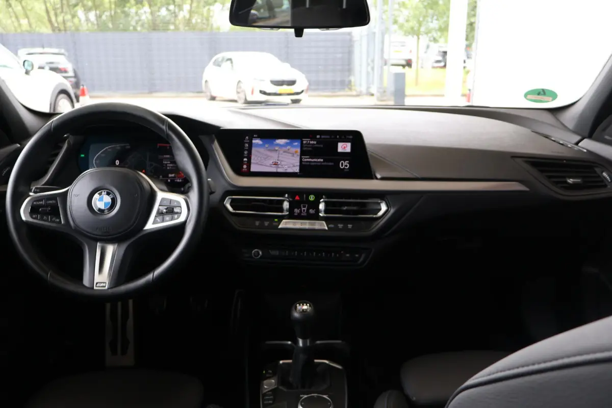 118i | M Sportpakket | Apple Carplay/Android Auto | Park Distance Control voor/achter