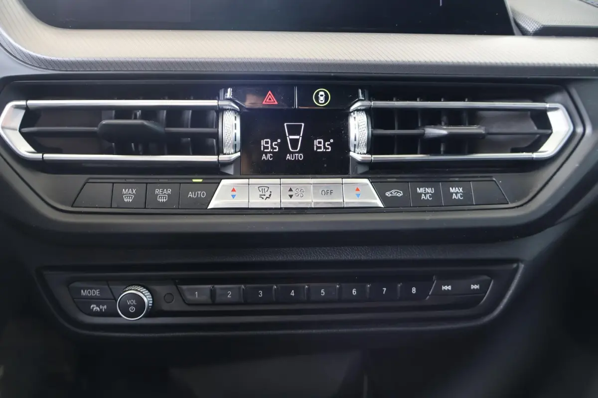 118i | M Sportpakket | Apple Carplay/Android Auto | Park Distance Control voor/achter