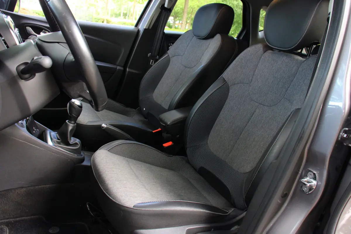 0.9 TCe Intens | TREKHAAK | ALL SEASON | NAVI | CLIMATE CONTROL | PARK SENSOR ACHTER | 17'' LMV