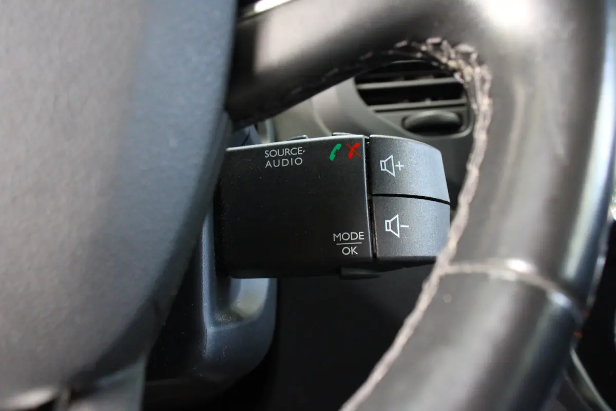 0.9 TCe Intens | TREKHAAK | ALL SEASON | NAVI | CLIMATE CONTROL | PARK SENSOR ACHTER | 17'' LMV