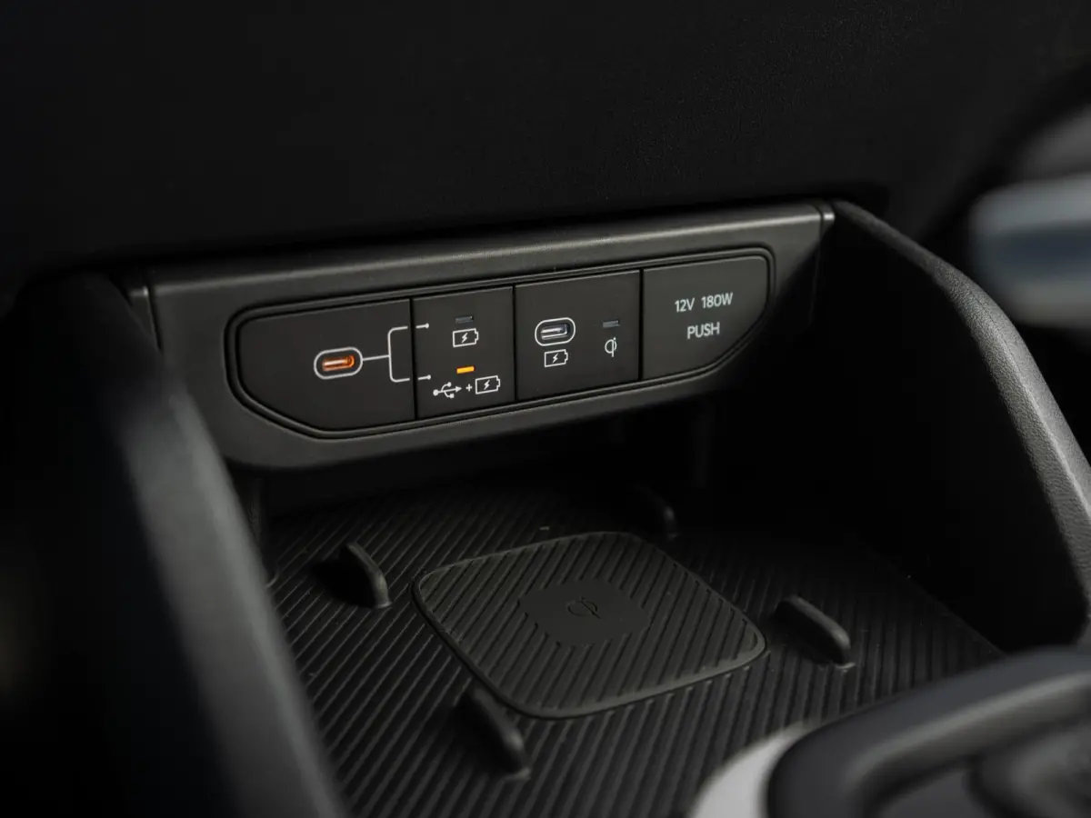 Sportswagon 1.0 T-GDi MHEV GT-Line Launch Edition (pano) | Actieprijs* | OP VOORRAAD | Navi. | Clima. | Glazen Schuif-/Kanteldak | Adapt. Cruise. | Dodehoekassistentie | Stoel&Stuur Verwarmi