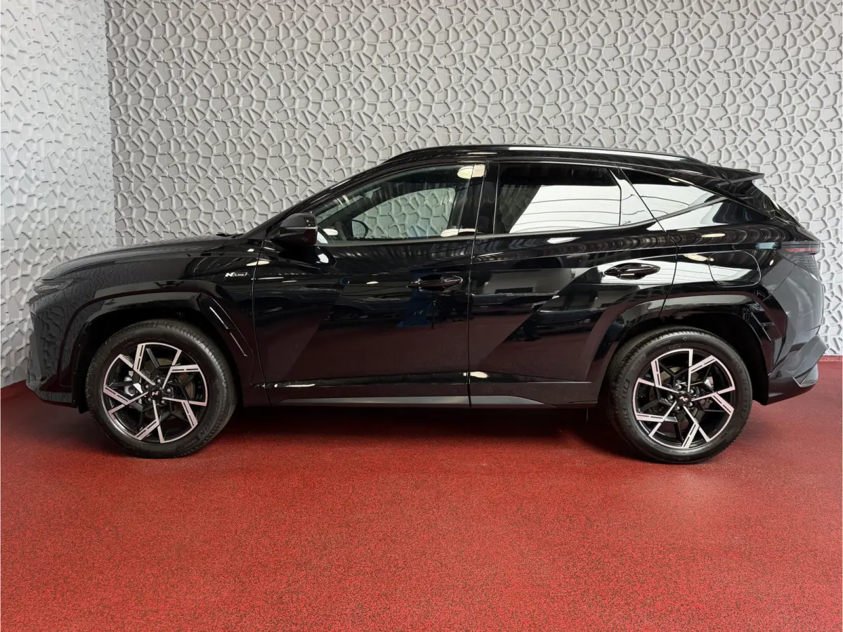 NIEUWE AUTO 1.6 T-GDI PHEV N-LINE 360CAM ELEK.KLEP ELEK.STOEL MET GEHEUGEN VERWARMD/KOELING SUBWOOFER 19" LMV ZWARTE HEMEL STUURVERW. PLUG IN HYBRIDE