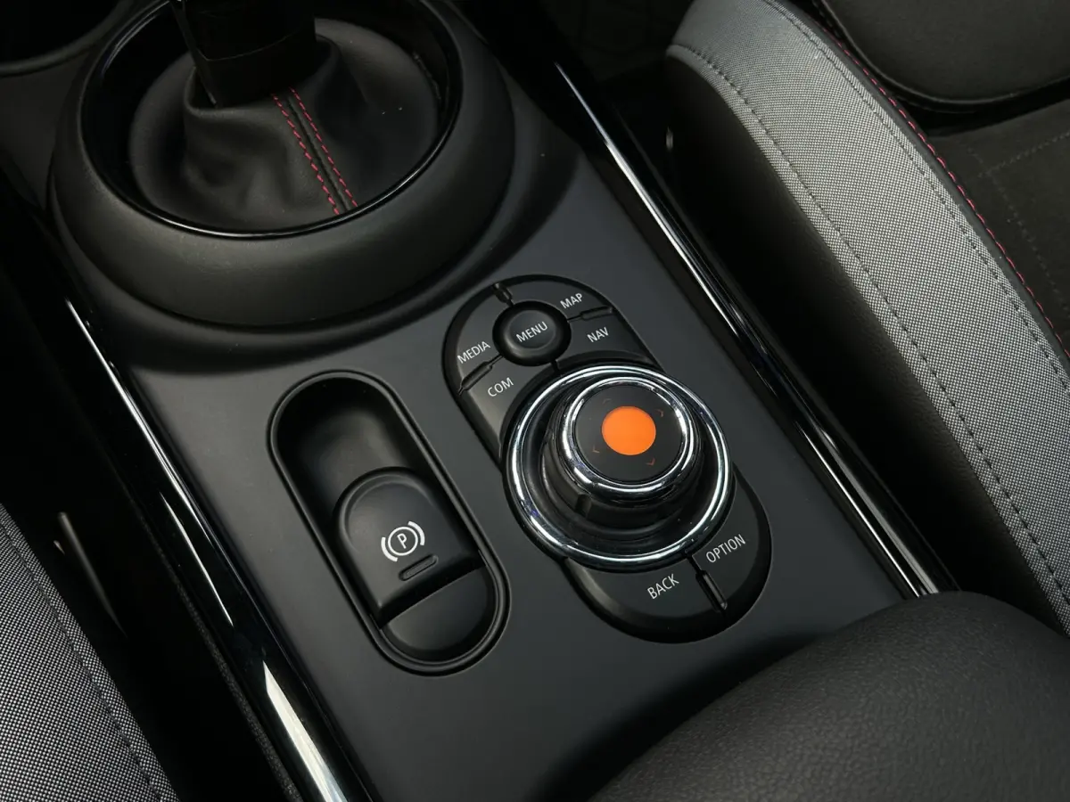 2.0 JCW ALL4 Chili 306pk | Pano | H&K Audio | Carplay | Camera | Navi