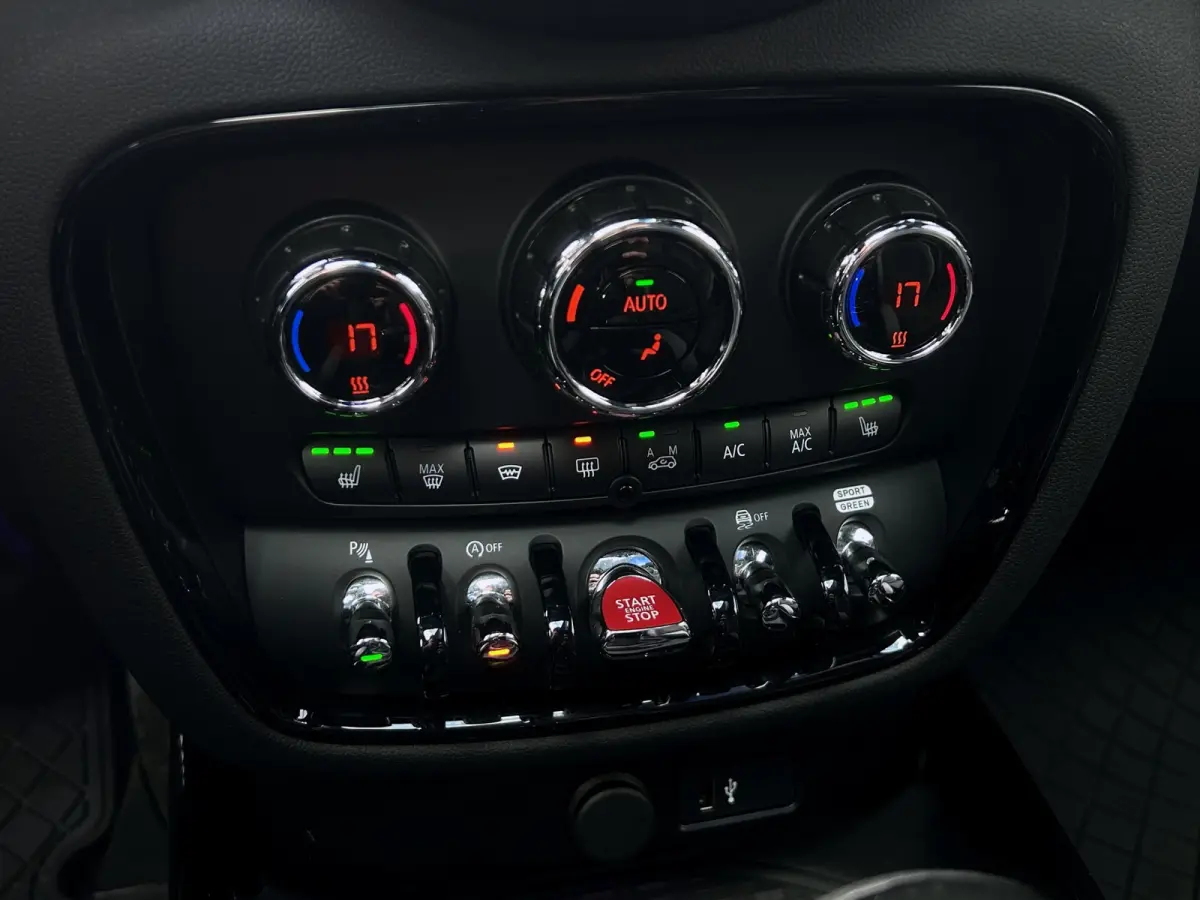 2.0 JCW ALL4 Chili 306pk | Pano | H&K Audio | Carplay | Camera | Navi