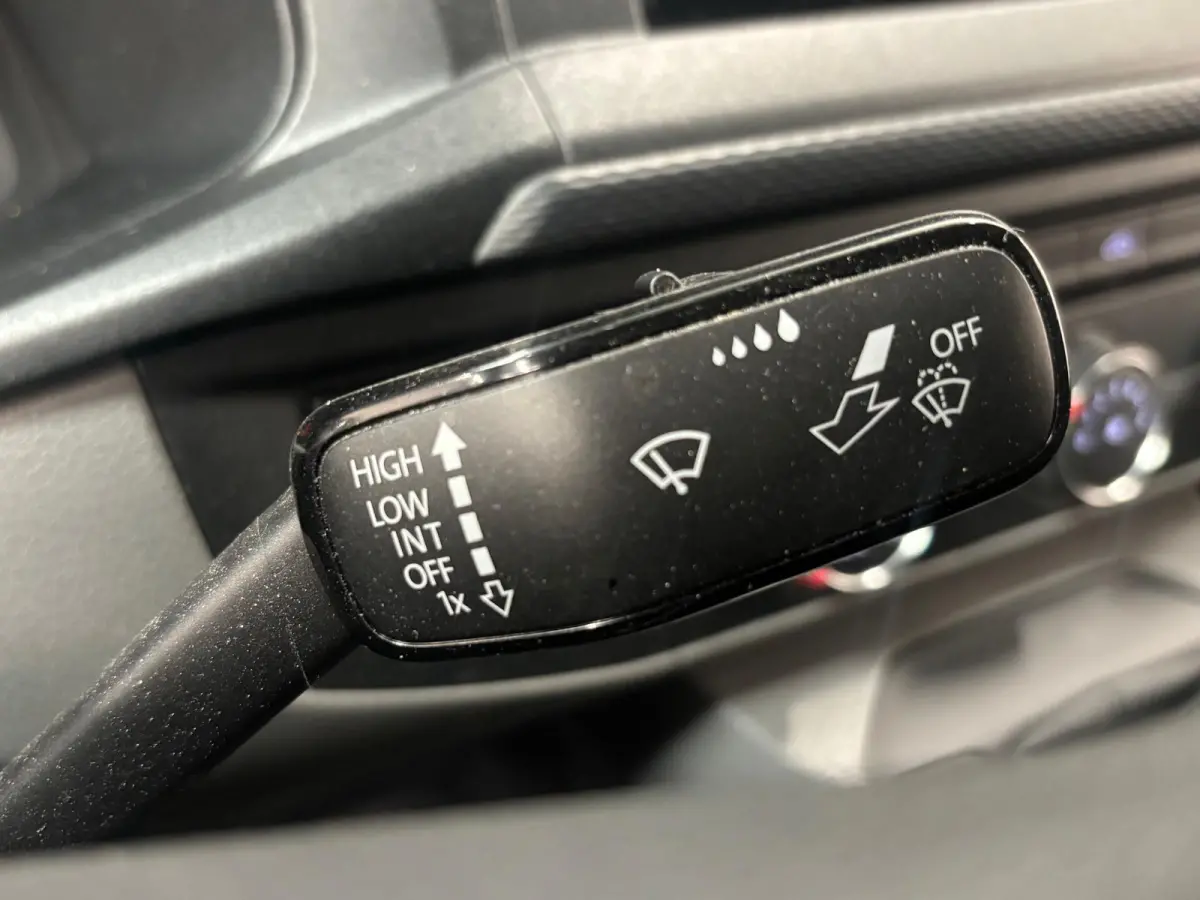 2.0 TDI L1H1 30 Comfortline Airco Cruise Control Apple Carplay Side-bars Licht Metalen velgen Verwarmbare voorstoelen