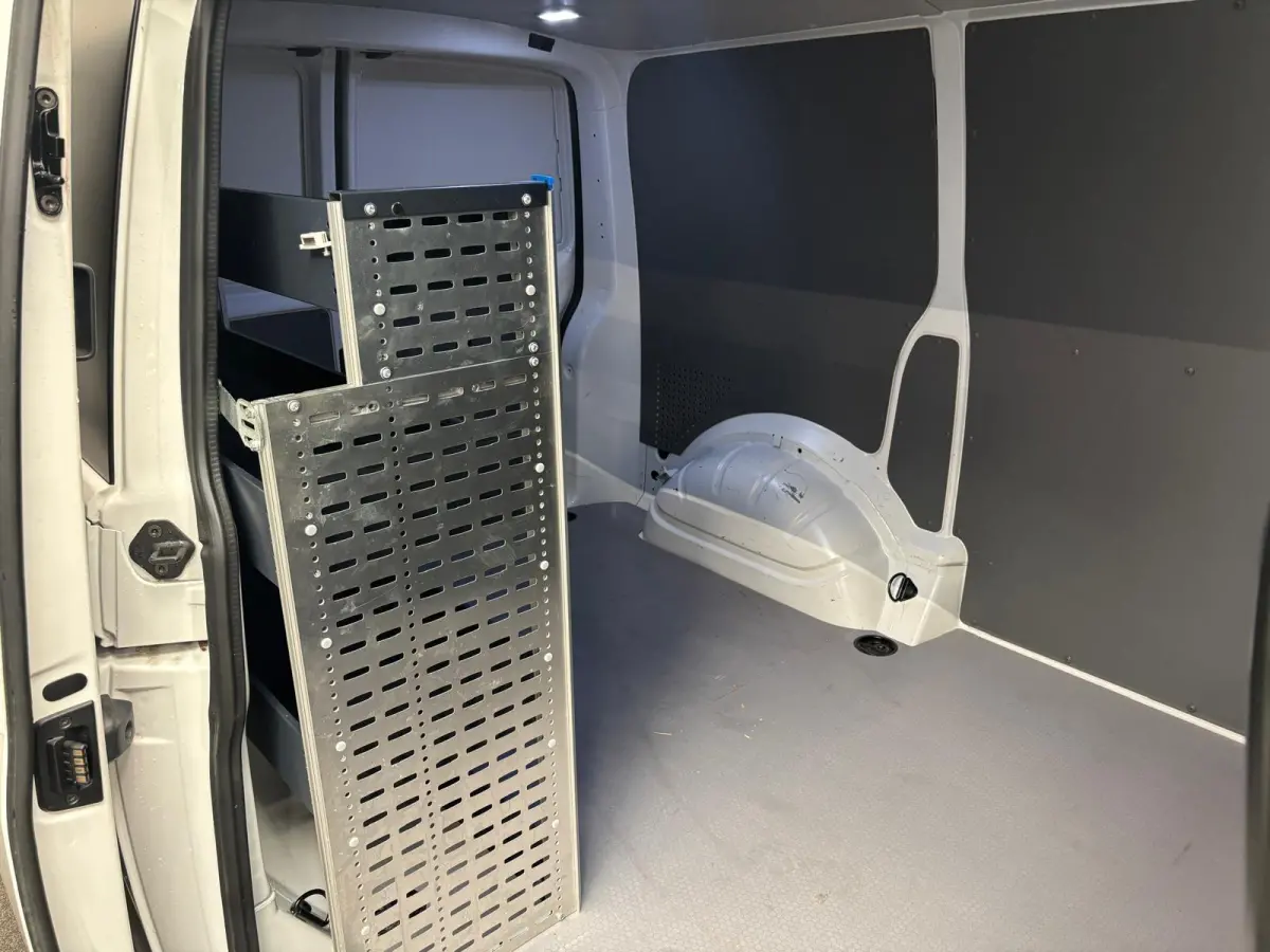 2.0 TDI L1H1 30 Comfortline Airco Cruise Control Apple Carplay Side-bars Licht Metalen velgen Verwarmbare voorstoelen