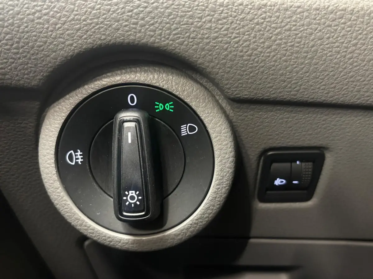 2.0 TDI L1H1 30 Comfortline Airco Cruise Control Apple Carplay Side-bars Licht Metalen velgen Verwarmbare voorstoelen