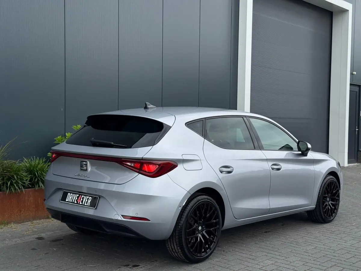 Hatchback 1.0 eTSI Style | Automaat | Camera | Zeer zuinig
