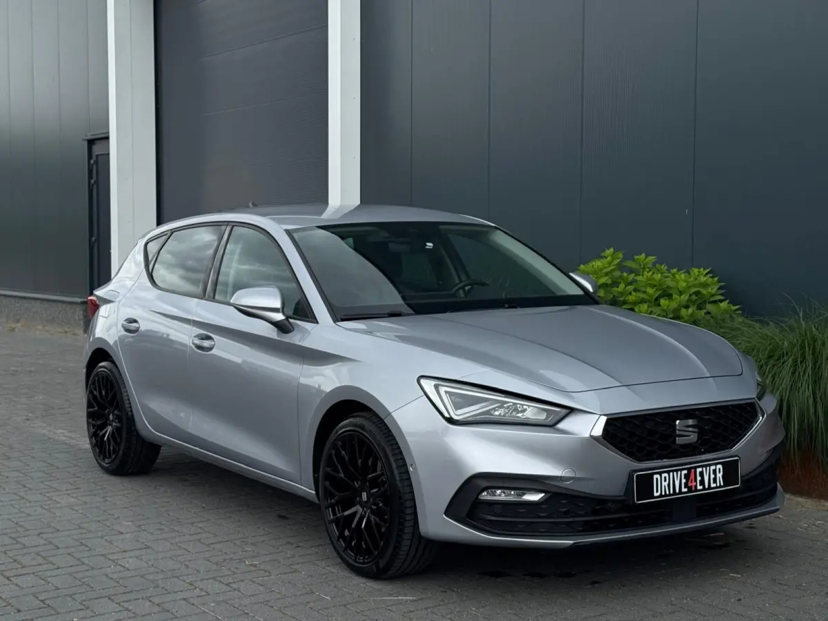 Hatchback 1.0 eTSI Style | Automaat | Camera | Zeer zuinig